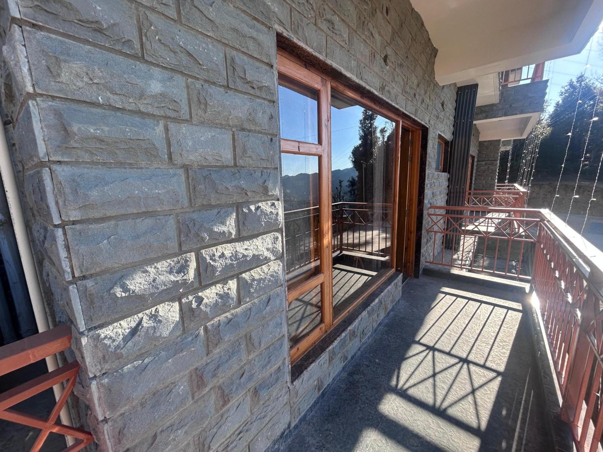 Shalom Hillcrest Inn Шимла Екстериор снимка